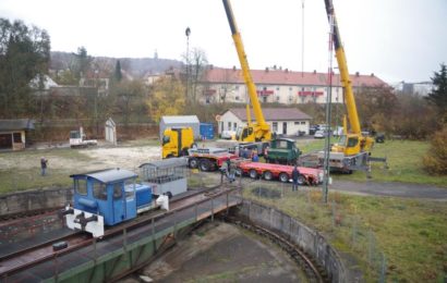 Waggons der Kaolinbahn beschmiert