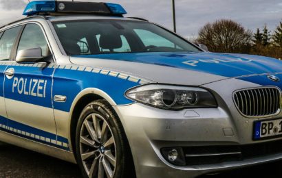 Führerschein nach Beinahe-Unfall mit Streifenfahrzeug der Polizei beschlagnahmt