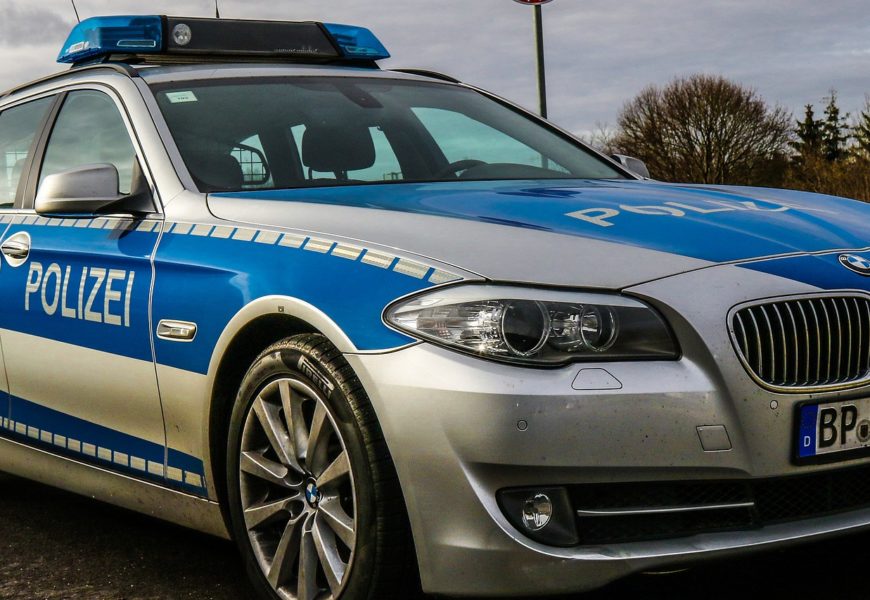 Angriff auf Polizeibeamte – Täter landet im Gewahrsam