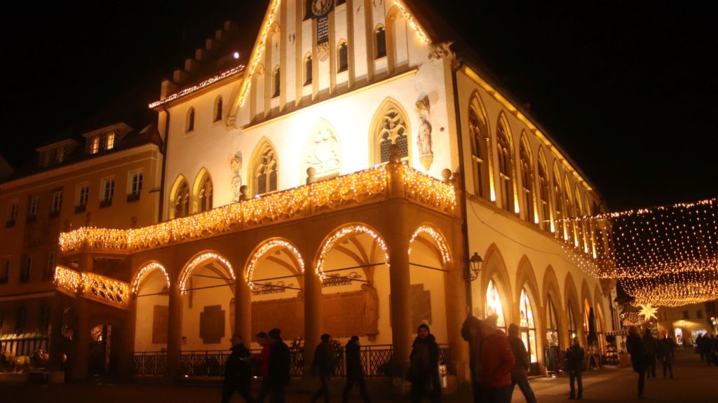 weihnachtliches Rathaus in Amberg