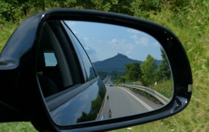 Spiegelberührung im Gegenverkehr bei Duggendorf