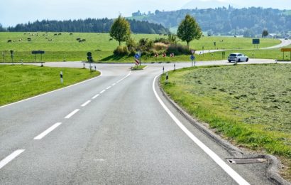 Ölwanne am Kreisverkehr aufgerissen