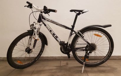 Geldbörse und Bargeld aus abgestellten Fahrzeugen gestohlen – Täter ließ Mountainbike zurück