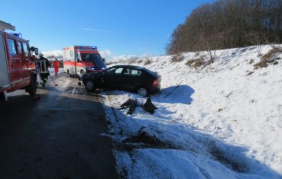 Senior verliert Kontrolle über seinen Wagen und überschlägt sich