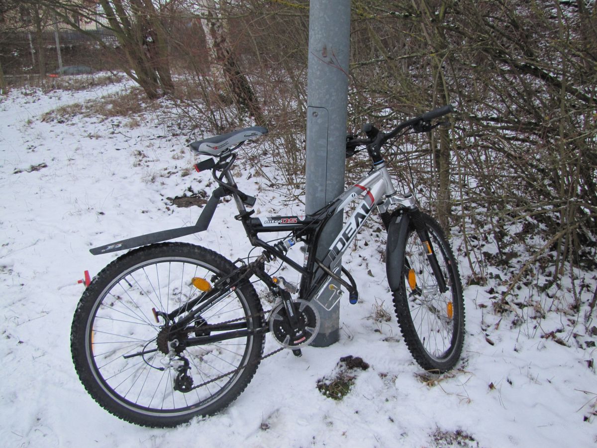 Wer kettete Fahrrad an Laternenmasten? NachrichtenOberpfalz