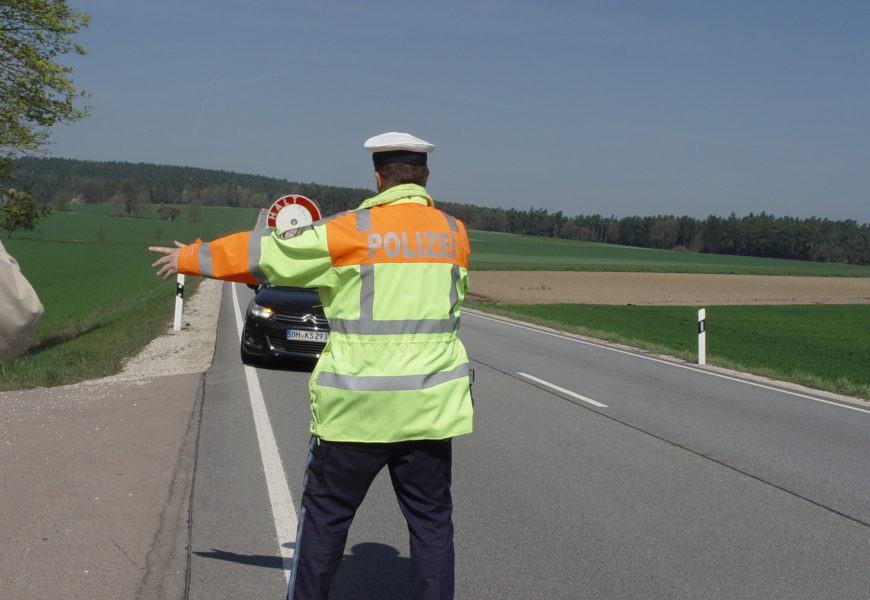 Dolmetscher bringt „Fahne“ mit zu Verkehrskontrolle