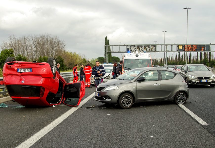 Schwerwiegender Verkehrsunfall auf der A93 bei Pirk mit Personenschaden