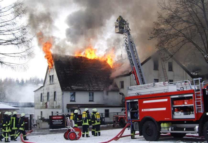 Heizungsbrand in Mehrfamilienhaus