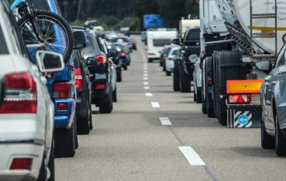 Im Stau auf Autobahn gewendet