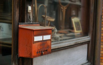 Briefkasten mit Böller beschädigt