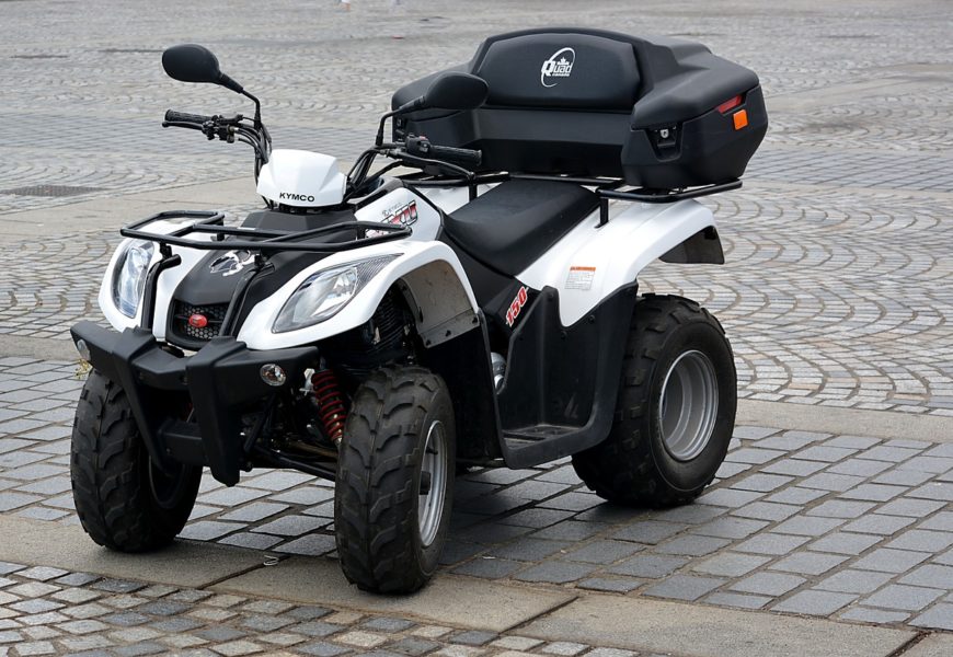 Quad aus Carport entwendet