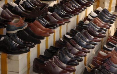 Dreiste Diebe tauschten Schuhe und verließen das Geschäft