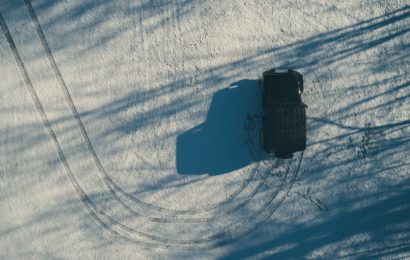 Driftspuren auf Fußballplatz in Haselbach