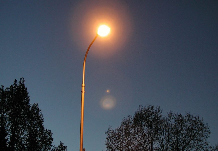 Mehrere Straßenlaternen in Nittenau angefahren