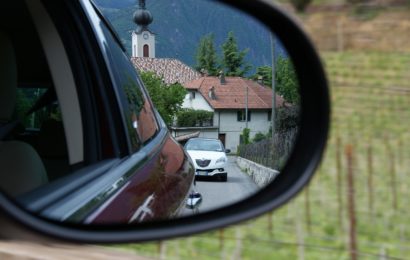 Außenspiegel von zwei Fahrzeugen in Klardorf beschädigt