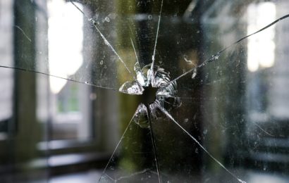 Fensterscheibe in Vohenstrauß beschädigt