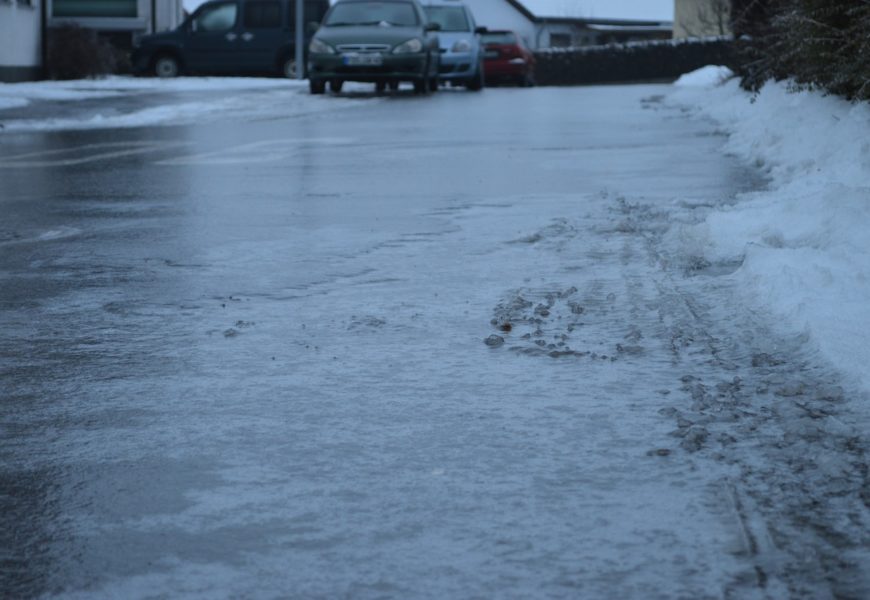 Mehrere Glätteunfälle in Regensburg kurz vor Weihnachten