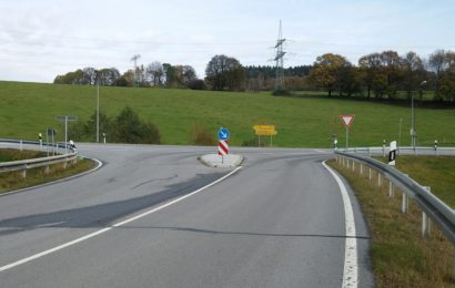 Betrunkener Rollerfahrer übersieht Einmündung in Gebenbach