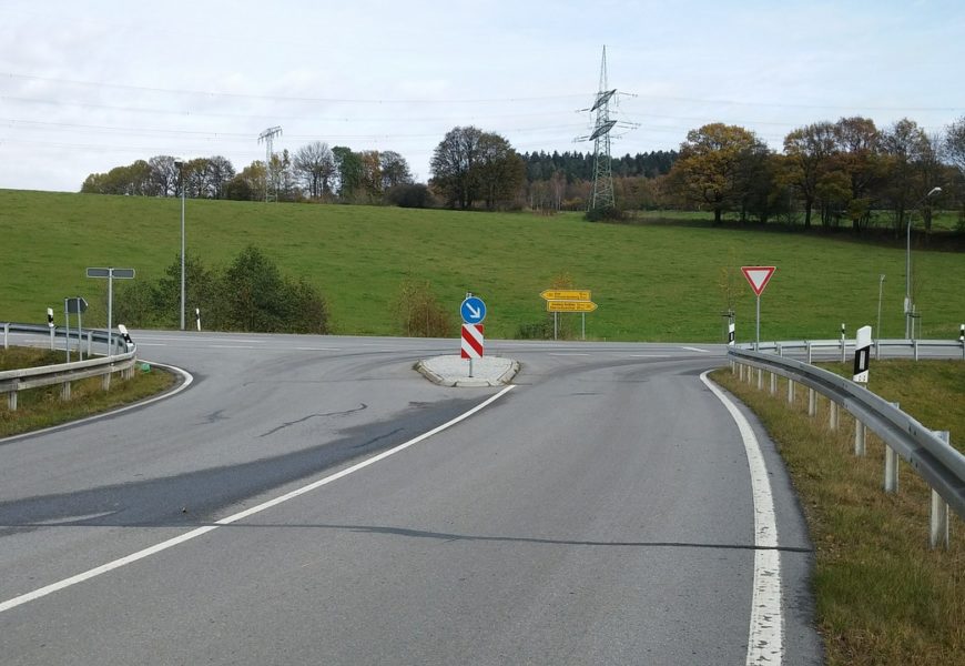 Betrunkener Rollerfahrer übersieht Einmündung in Gebenbach