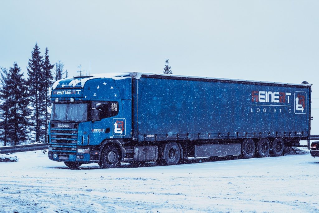 LKW im Schnee