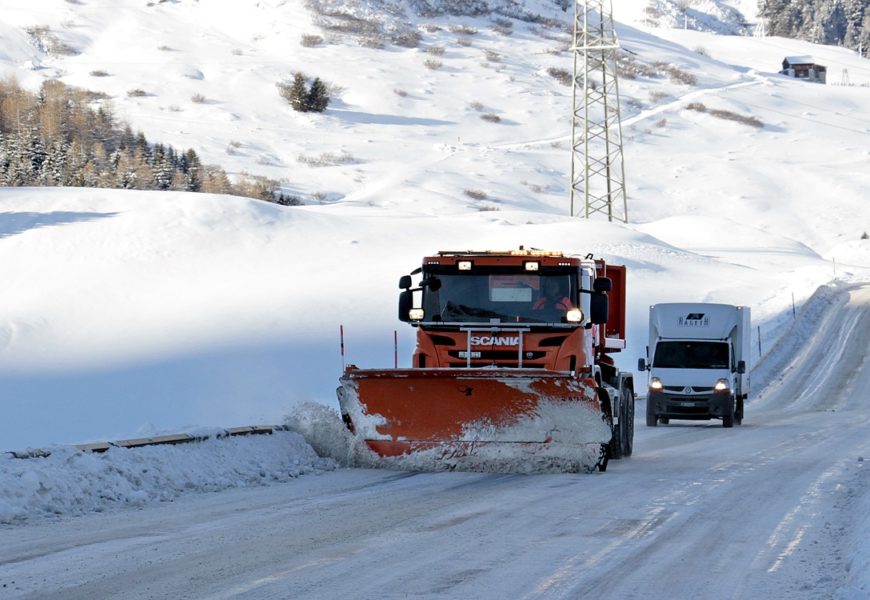 Verkehrsunfall mit Winterdienstfahrzeug