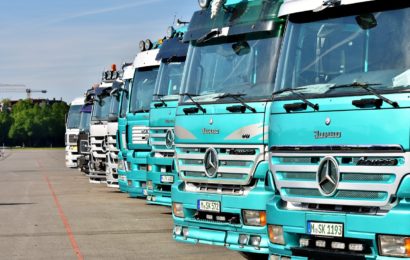 LKW beschädigt anderen LKW und flüchtet