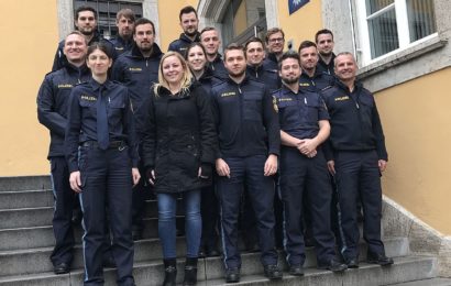 Die Polizeiinspektion Regensburg Süd begrüßt ihre neuen Kollegen