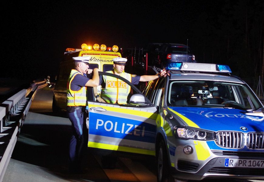 Verdächtiger Autofahrer entzieht sich Polizeikontrolle in Regensburg