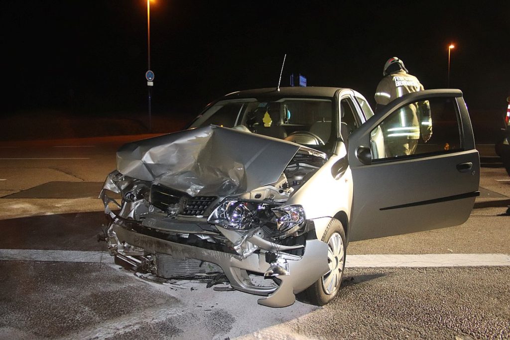 Verkehrsunfall beim Linksabbiegen Foto: Pressedienst Wagner