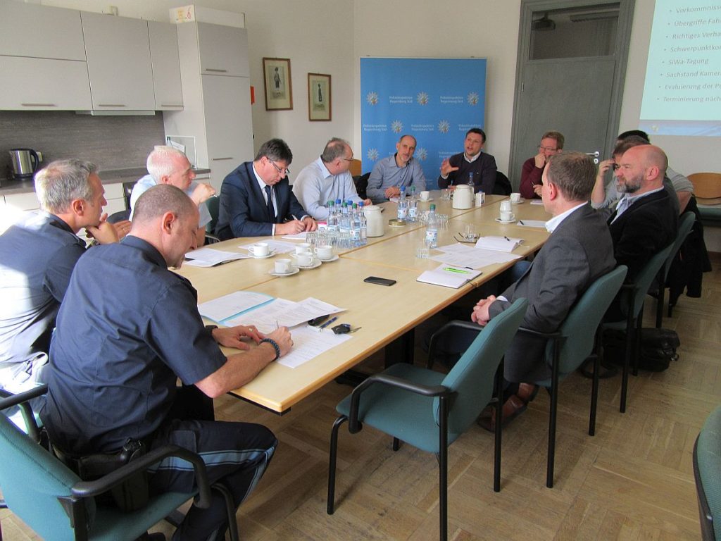 Austausch der Vaernatwortlichen im ÖPNV mit der Polizei  Foto: PI Regensburg Süd