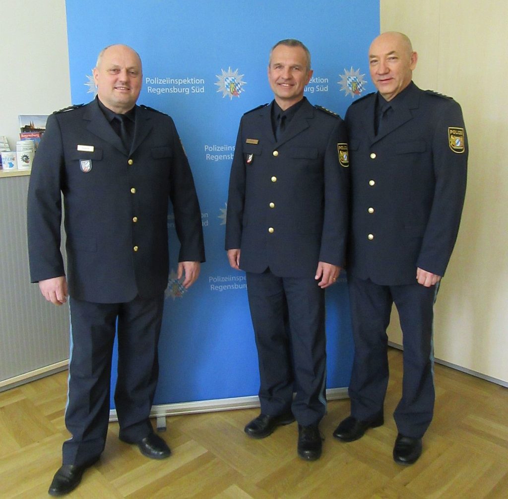 Von links nach rechts: EPHK Ludwig Stegerer, LPD Gerhard Roider und PHK Hermann Hirsch Foto: Reitmeier