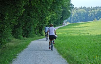 Radfahrer stürzt bei Kallmünz und verletzt sich schwer