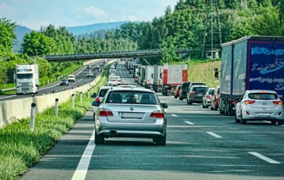 Sattelzug fuhr auf Gliederzug auf