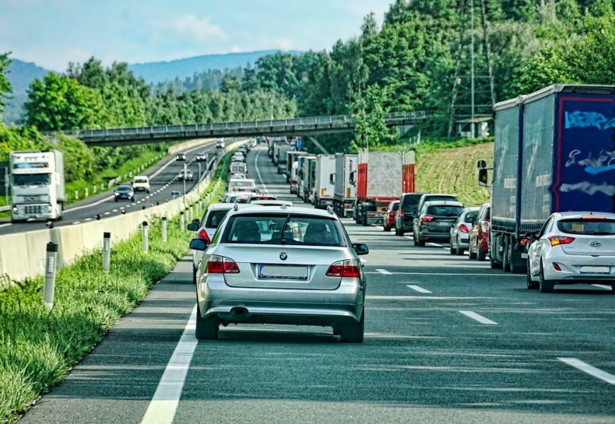 Sattelzug fuhr auf Gliederzug auf