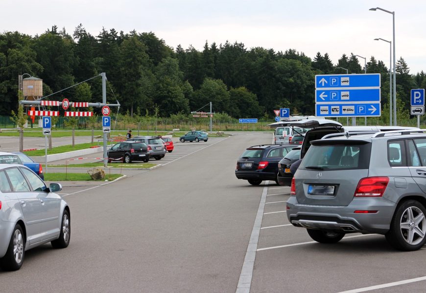 Mit gefälschten Kennzeichen und ohne Fahrerlaubnis unterwegs