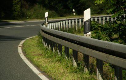 Leitplanken auf der BAB A6 beschädigt, Verursacher ist flüchtig