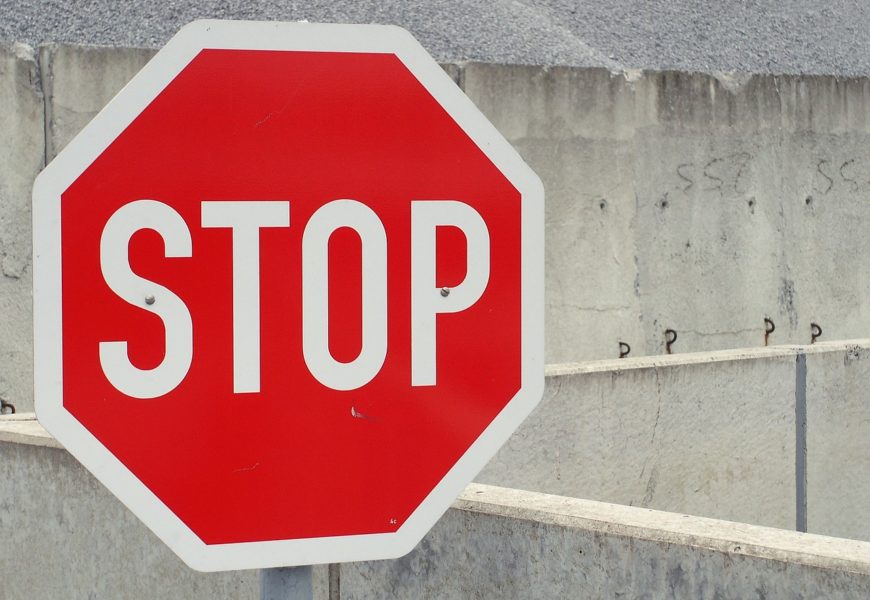 Stopp-Schild in Schwandorf übersehen