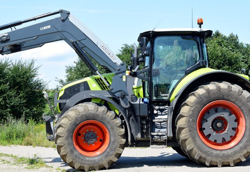 Verkehrsunfall mit Traktor