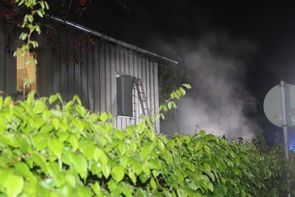 Brand einer Schuppens am Kolpinghaus in Amberg Foto: Pressedienst Wagner