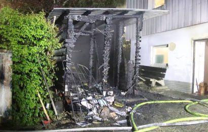 Holzstoß nahe Haus in Brand geraten – Kriminalpolizei Amberg ermittelt