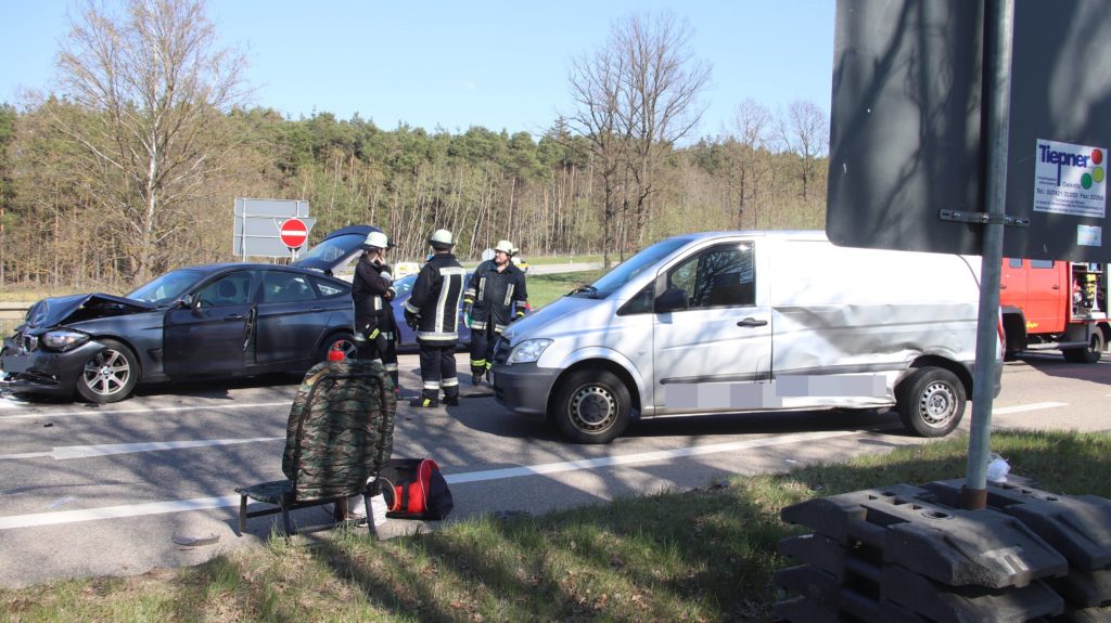 Verkehrsunfall durch Vorfahrtsmissachtung in Theuern Foto: Pressedienst Wagner