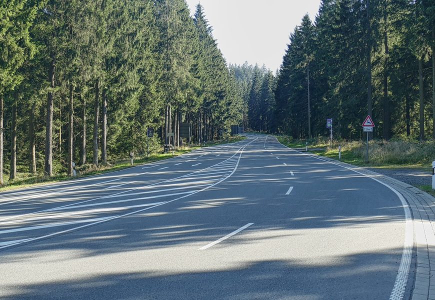 Aggressionsdelikt im Straßenverkehr auf der B22 bei Wackerling