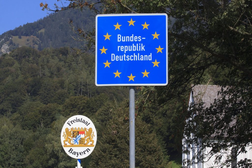 Hoheitszeichen BRD / Bayern (Symbolbild Pixabay)