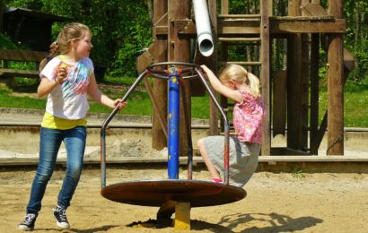 Was macht der Räucherofen auf dem Spielplatz?