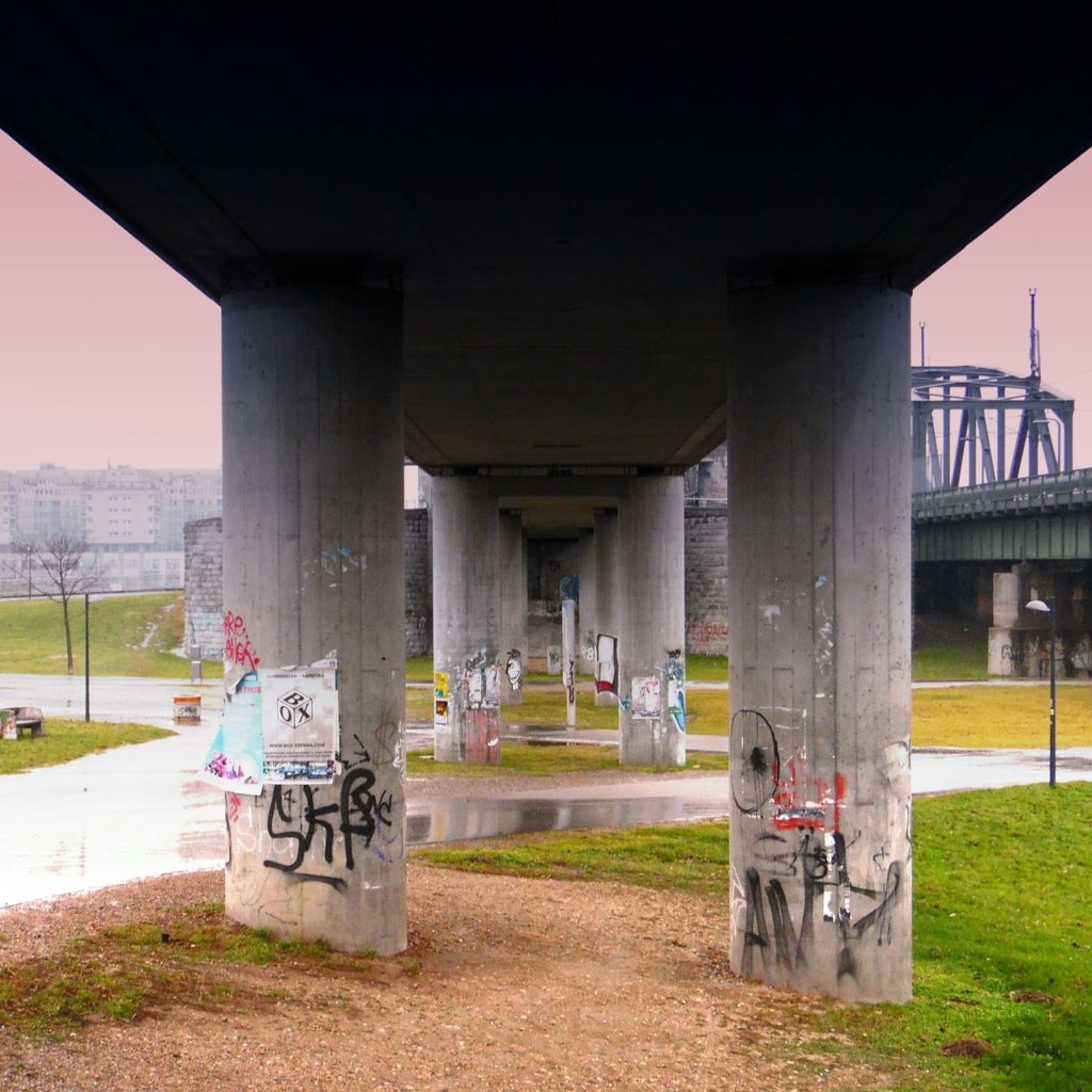 Graffiti am Brückenpfeiler Symbolbild: Pixabay