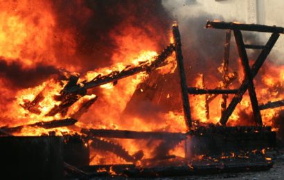 Scheunenbrand auf landwirtschaftlichem Gehöft in Luhe-Wildenau