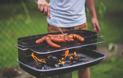 Mann beim Grillen Symbolbild Pixabay