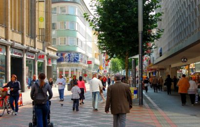 Ladendieb mit auffällig grünem Rucksack flüchtig