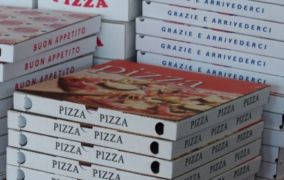 Pizzabotin im Bereich der Lieferadresse ihrer Geldbörse beraubt