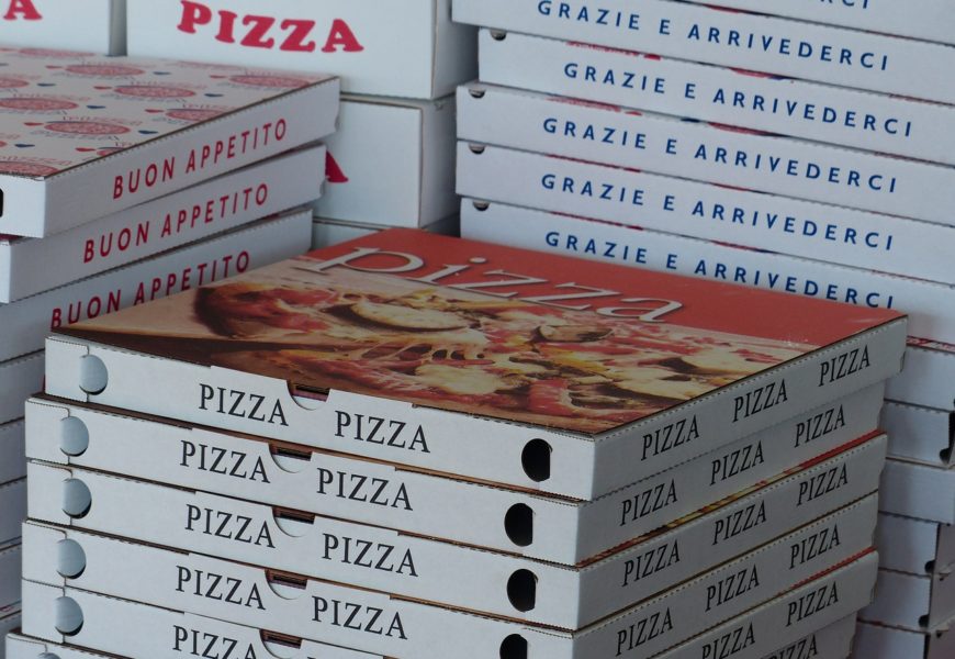 Pizzabotin im Bereich der Lieferadresse ihrer Geldbörse beraubt